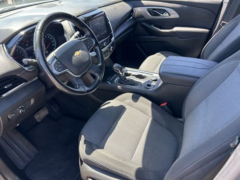Used 2023 Chevrolet Traverse LT FWD image 9