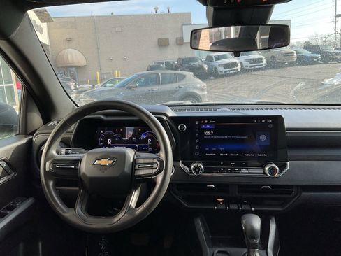 Used 2024 Chevrolet Colorado W/T image 11