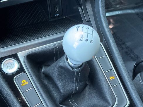 Used 2018 Volkswagen Golf R 4-Door AWD/4WD image 23