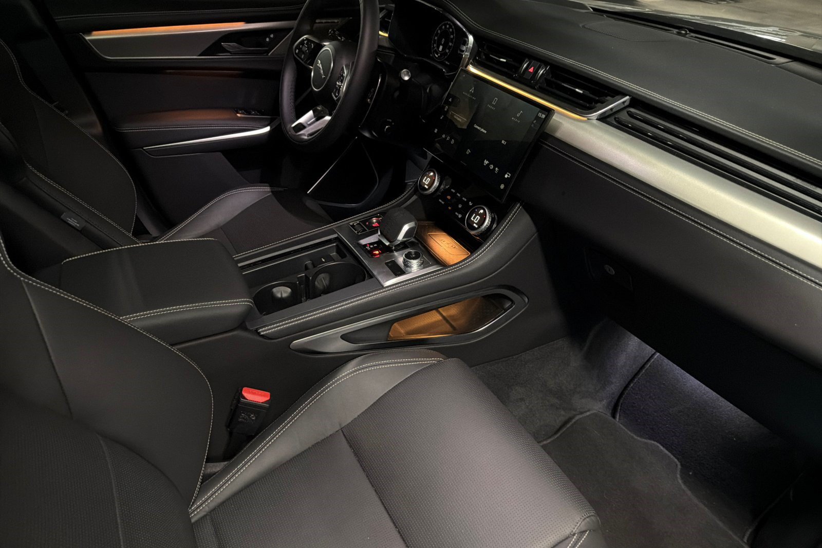 New 2026 Jaguar F-PACE R-Dynamic S AWD/4WD image 27