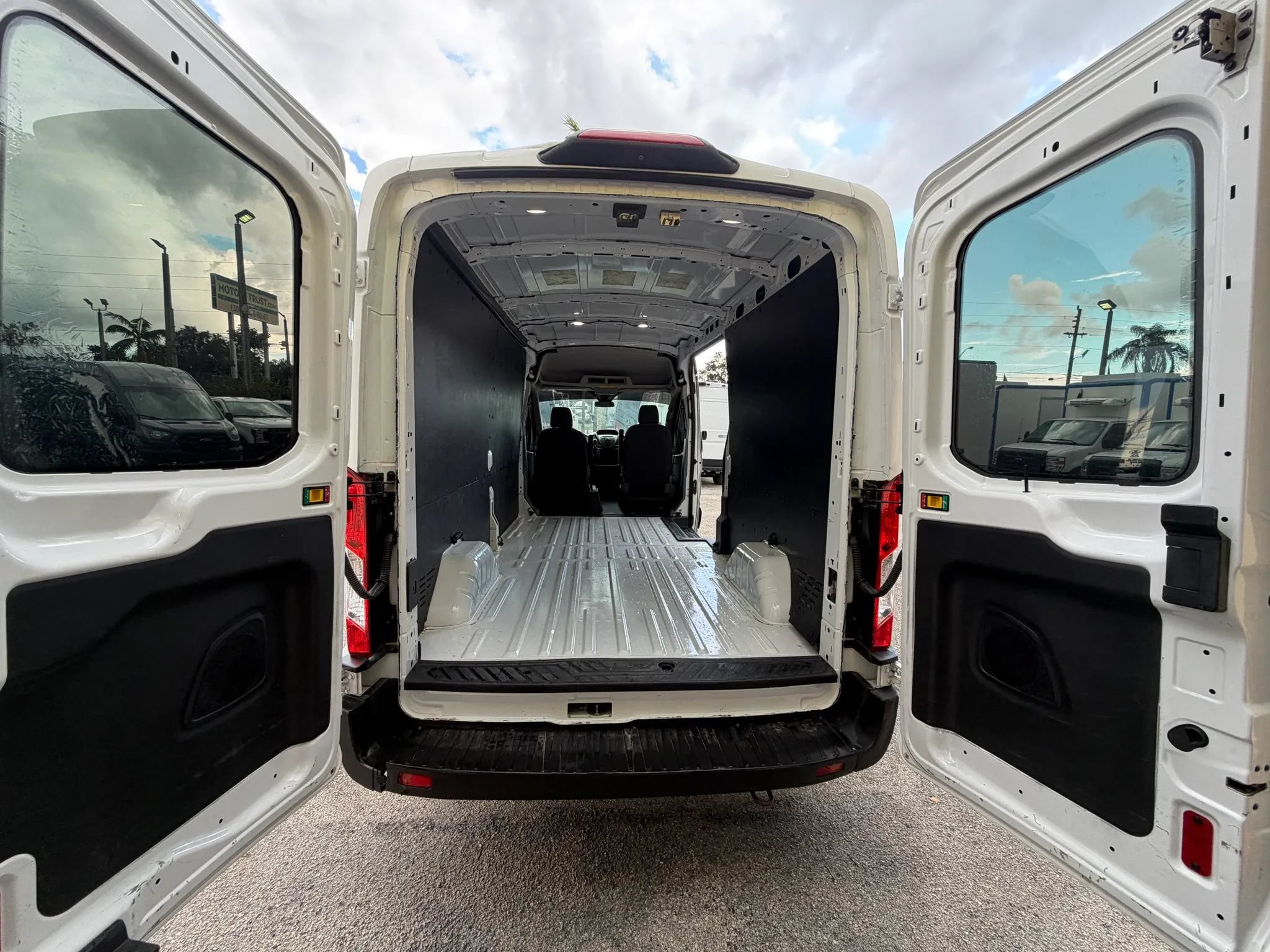 Used 2019 Ford Transit 250 148 Medium Roof w/ Interior Upgrade Package RWD image 5