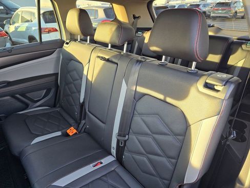 New 2026 Volkswagen Atlas Peak Edition AWD/4WD image 17