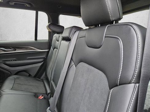 New 2026 Jeep Grand Cherokee Altitude image 16