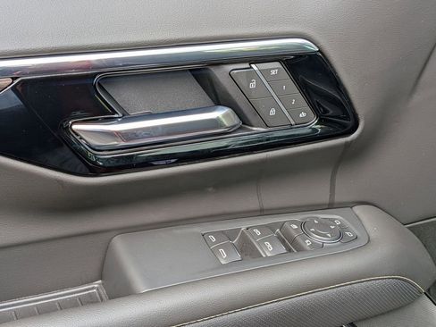 New 2026 Chevrolet Suburban Premier RWD image 8