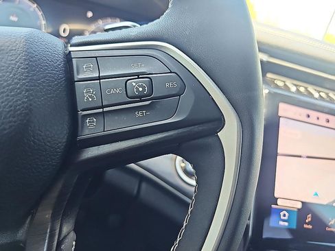 Used 2024 Jeep Grand Cherokee Limited w/ Black Appearance Package AWD/4WD image 23