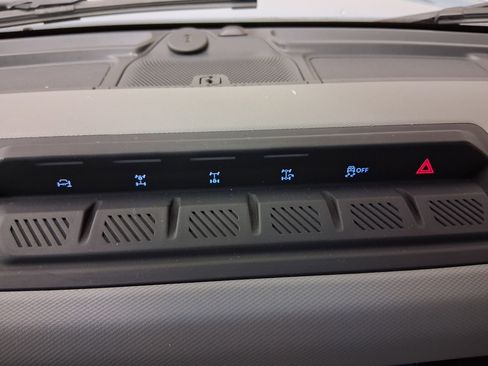 Used 2023 Ford Bronco Badlands image 17