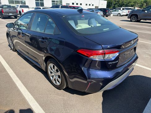 Used 2021 Toyota Corolla LE FWD image 3