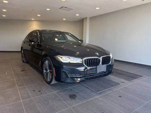 Used 2023 BMW 530i image 3
