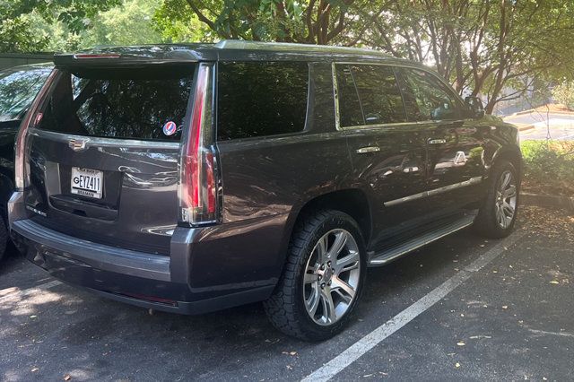 Used 2015 Cadillac Escalade Luxury AWD/4WD image 2