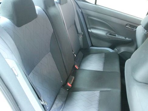 Used 2025 Nissan Versa SV image 9