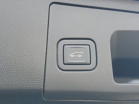 Certified 2024 Cadillac XT4 Sport FWD image 9