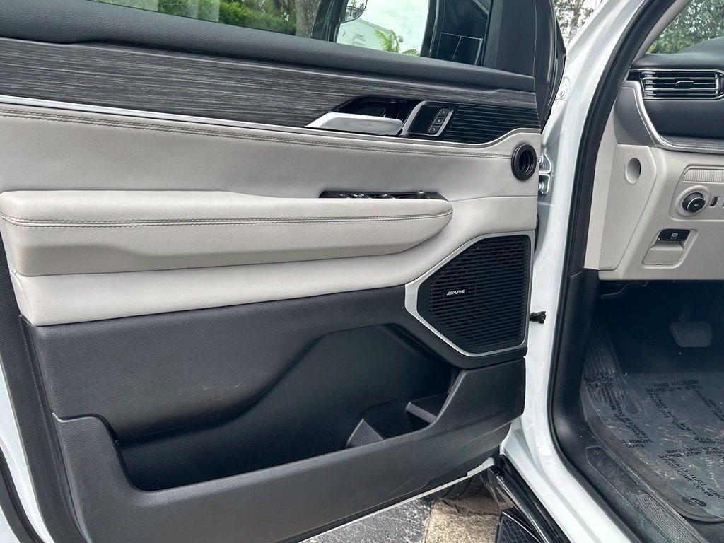 Used 2024 Jeep Wagoneer Series II w/ Flexible Seating Group RWD image 15