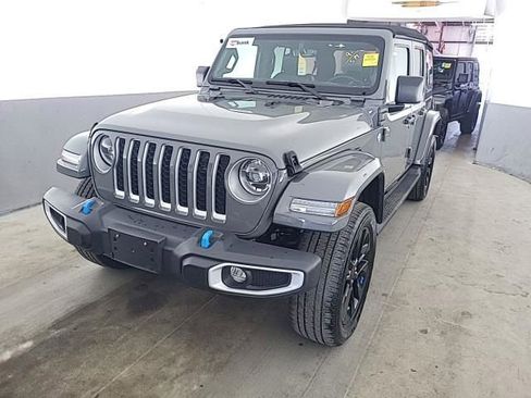 Used 2022 Jeep Wrangler Unlimited Sahara w/ Cold Weather Group AWD/4WD image 7
