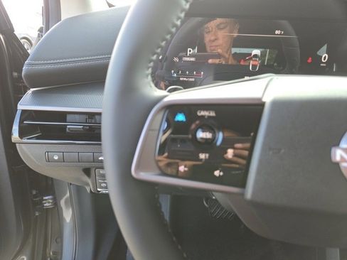 Certified 2025 Nissan Murano SV image 14