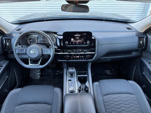 Used 2025 Nissan Pathfinder SV AWD/4WD image 35