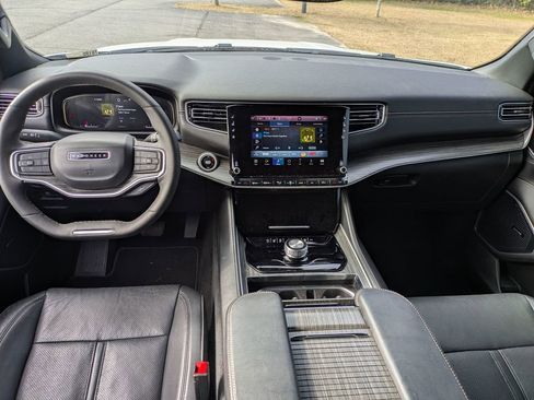 Used 2024 Jeep Wagoneer L Series II image 29