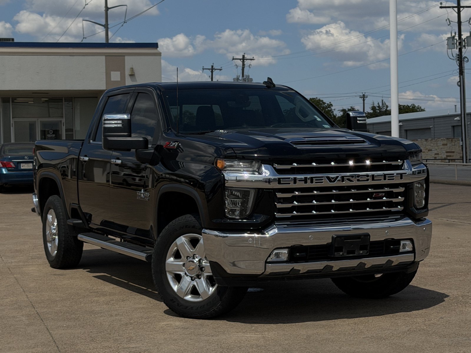 Used 2023 Chevrolet Silverado 2500 LTZ w/ LTZ Premium Texas Edition AWD/4WD image 2