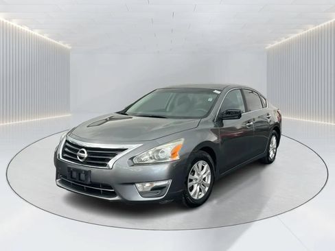 Used 2014 Nissan Altima 2.5 S w/ Sport Value Package FWD image 1