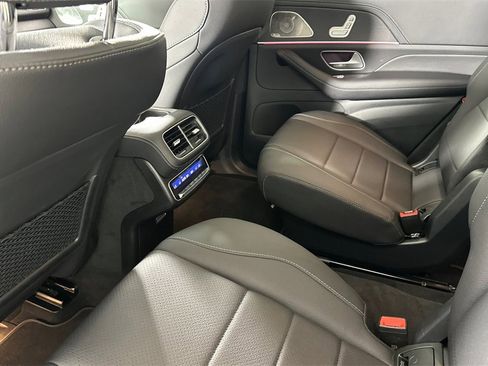 Used 2025 Mercedes-Benz GLS 450 4MATIC image 13