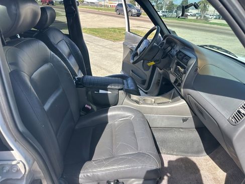 Used 2001 Ford Explorer Sport Trac 2WD image 10
