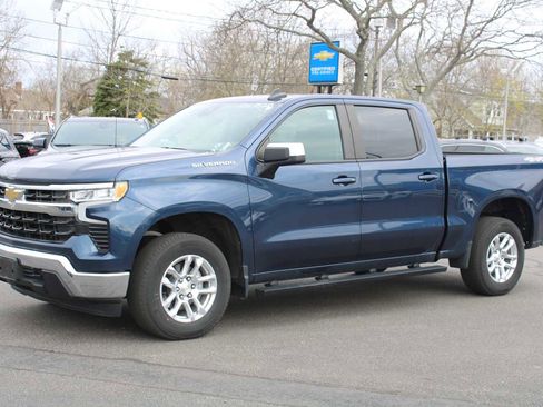 Used 2023 Chevrolet Silverado 1500 LT AWD/4WD image 2