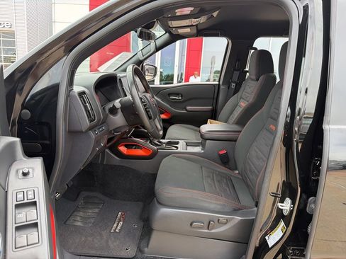 Used 2025 Nissan Frontier PRO-4X AWD/4WD image 13