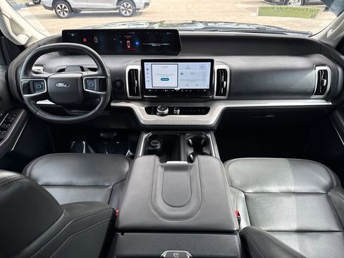Used 2025 Ford Expedition Max Active RWD image 6
