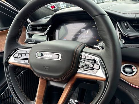 New 2025 Jeep Grand Cherokee Summit image 11