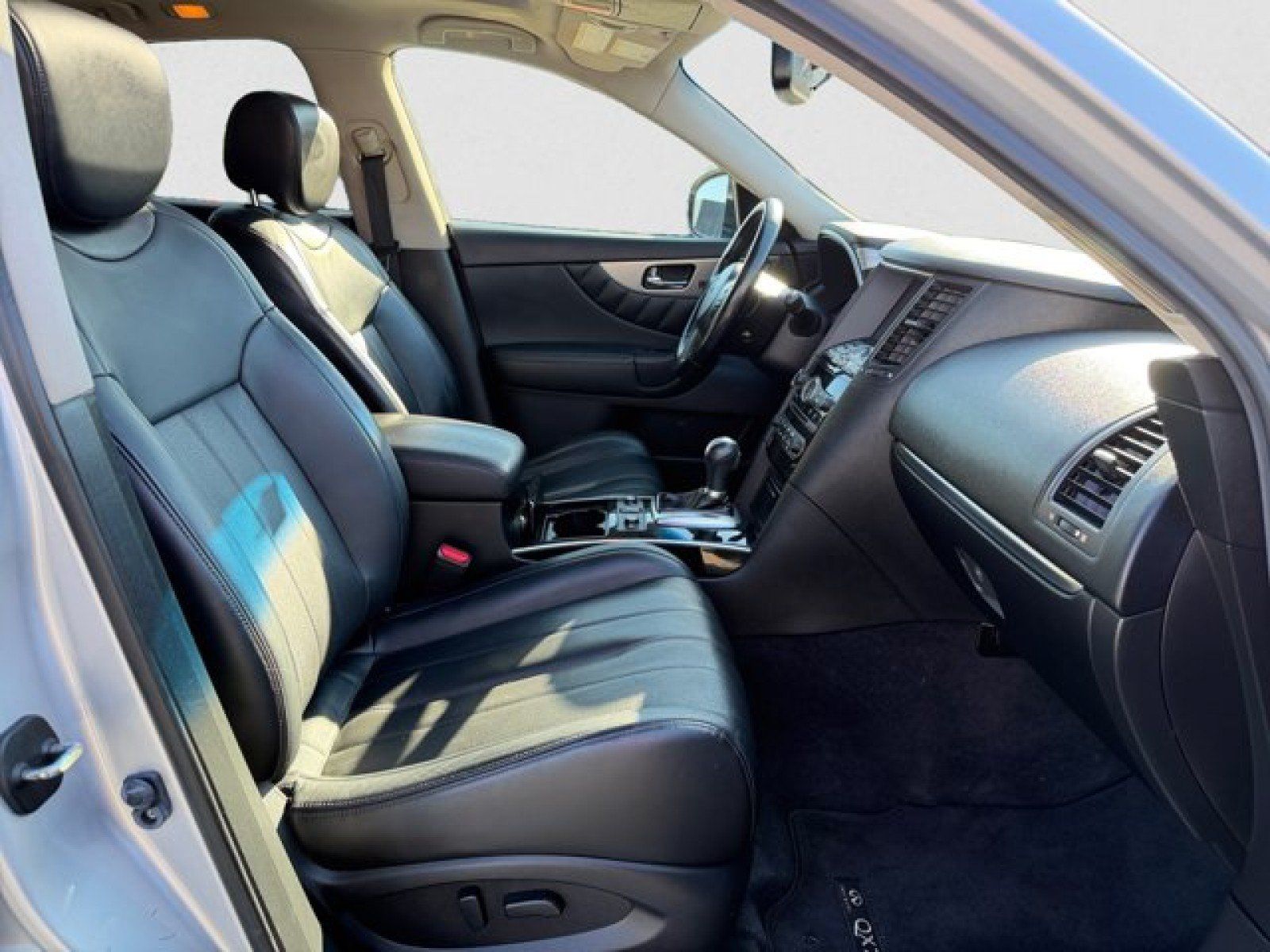 Used 2017 INFINITI QX70 AWD w/ Premium Package image 20