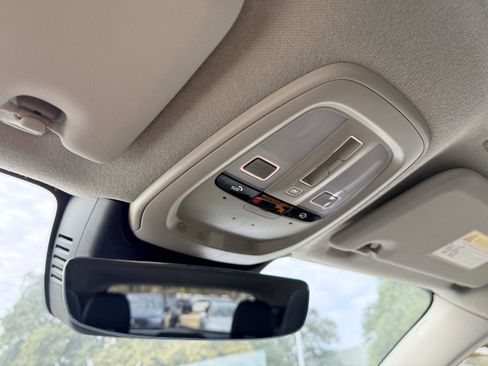 Certified 2025 Volvo XC40 B5 Core image 24