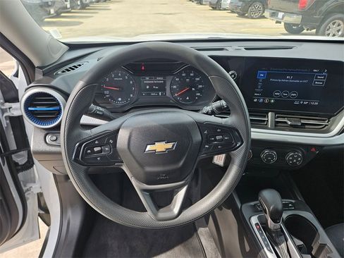 Used 2025 Chevrolet Trax LS image 17