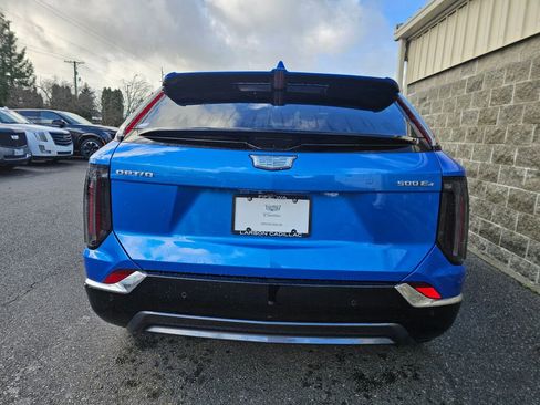 New 2026 Cadillac Optiq Luxury 2 image 6