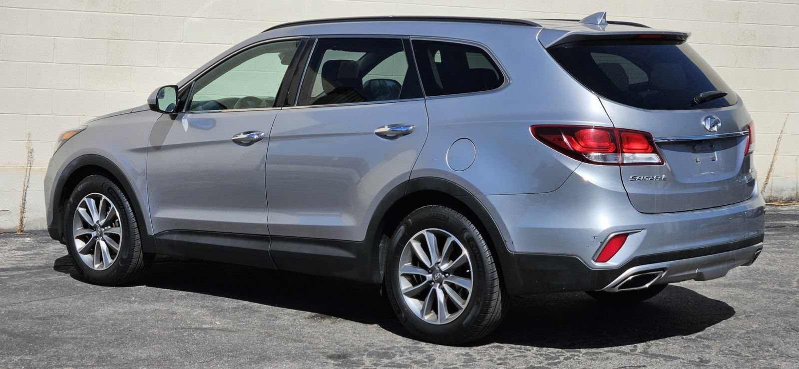 Used 2017 Hyundai Santa Fe SE AWD/4WD image 3