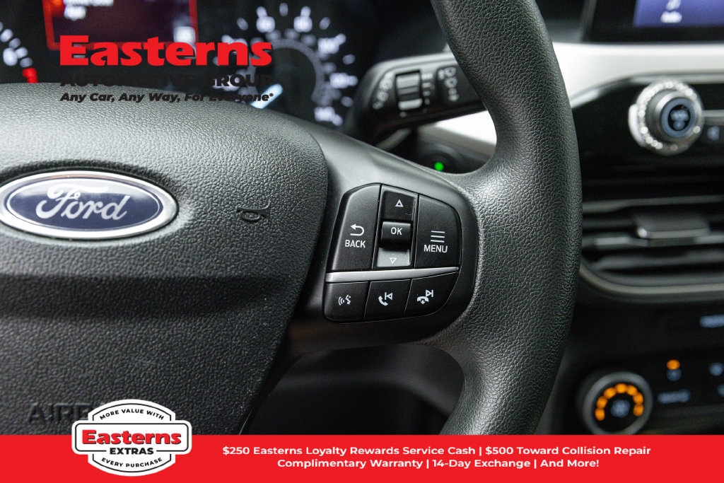 Used 2022 Ford Escape SE FWD image 16