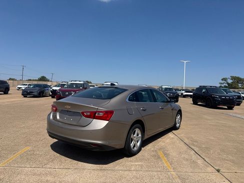 Used 2025 Chevrolet Malibu LS FWD image 18