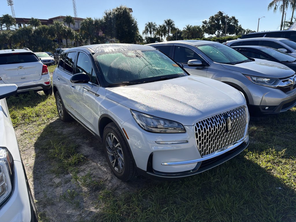 Used 2025 Lincoln Corsair FWD image 2