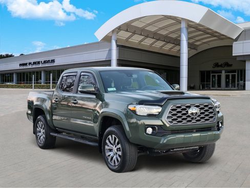 Used 2022 Toyota Tacoma TRD Sport image 2