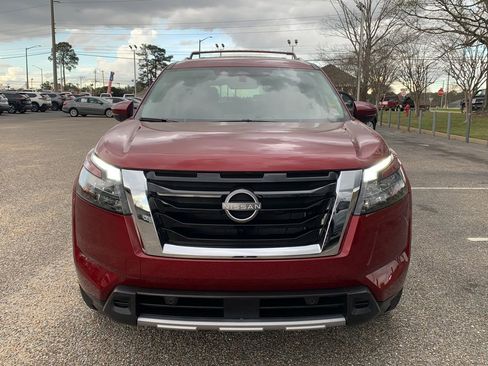 Used 2025 Nissan Pathfinder SL image 3
