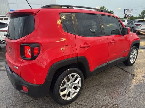 Used 2017 Jeep Renegade Latitude FWD image 2