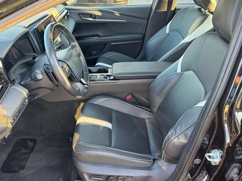 Used 2025 Toyota Camry SE FWD image 7