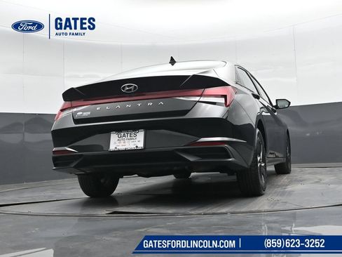Used 2022 Hyundai Elantra SEL w/ Convenience Package FWD image 32