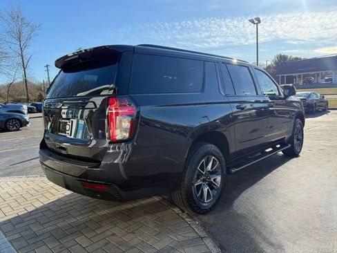 Used 2024 Chevrolet Suburban Z71 w/ Luxury Package image 9