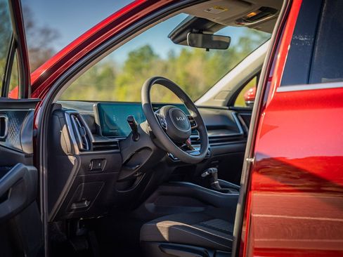 Used 2025 Kia Sorento LX image 18