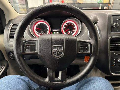 Used 2016 Dodge Grand Caravan SE w/ Quick Order Package 29E SE image 9