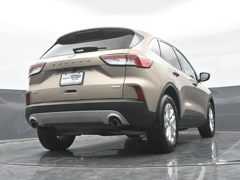 Used 2020 Ford Escape SE FWD image 40