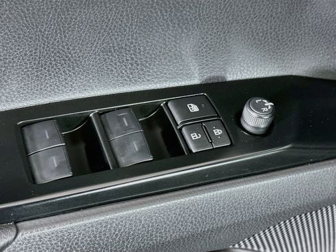 Used 2025 Toyota Camry SE FWD image 15