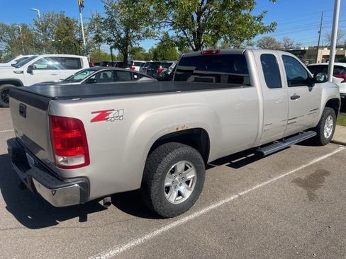 Used 2008 GMC Sierra 1500 SLE w/ Power Pack Plus AWD/4WD image 4