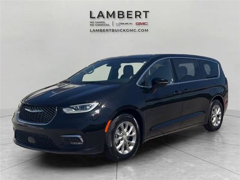Used 2026 Chrysler Pacifica Limited FWD image 1