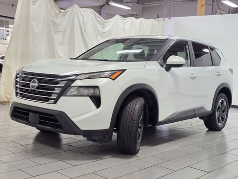 Used 2024 Nissan Rogue SV image 10