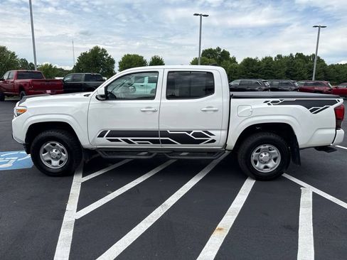 Used 2023 Toyota Tacoma SR AWD/4WD image 5